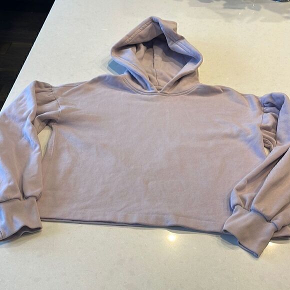 Abercrombie & Fitch soft collection women’s size med, lavender crop sweatshirt. - Picture 1 of 6